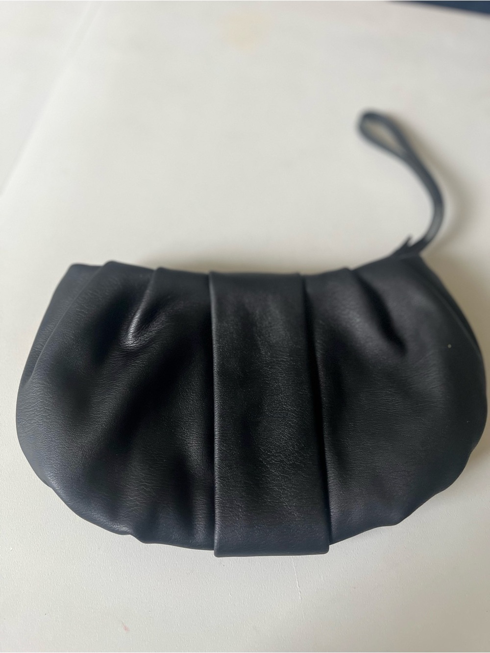 Simply Vera by Vera Black Pleated Wristlet Clutch. - Picture 2 of 7